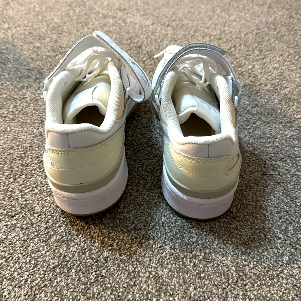 White Adidas Forum 84 Shoes. - Picture 3 of 6